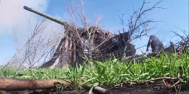 Defensa rusa anuncia el control de dos barrios en Bajmut y eliminación de más de 400 soldados ucranianos