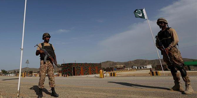 Atentado suicida en Pakistán mata a 16 soldados