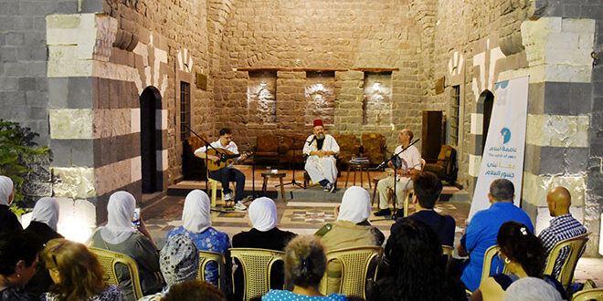 El cuentacuentos revive relatos del dolor sirio en una emotiva velada en Homs