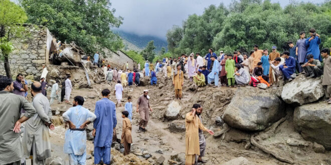 320 personas pierden la vida por inundaciones en Pakistán
