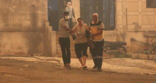 Evacuación de civiles ante los incendios en el oeste de la provincia de Hama