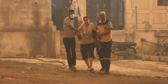 Evacuación de civiles ante los incendios en el oeste de la provincia de Hama