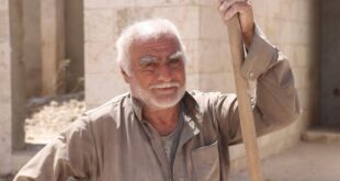 Pese a su avanzada edad, Abdul-Aleem Hashash no pierde la esperanza de reconstruir su hogar