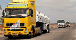 Un convoy de camiones cisterna cargados de 96.000 litros de diésel se dirige a Sweida