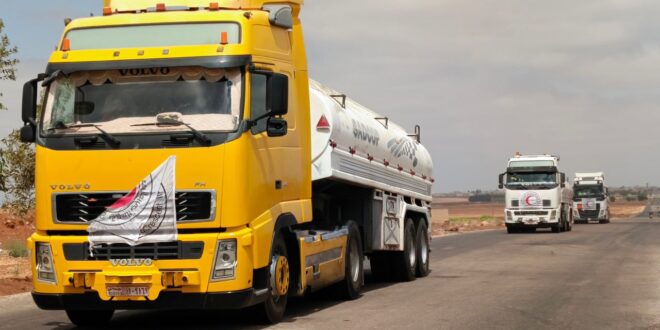 Un convoy de camiones cisterna cargados de 96.000 litros de diésel se dirige a Sweida