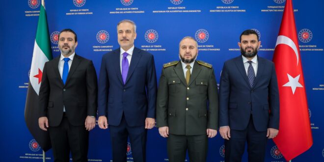 Canciller de Türkiye recibe a su homólogo sirio en Ankara